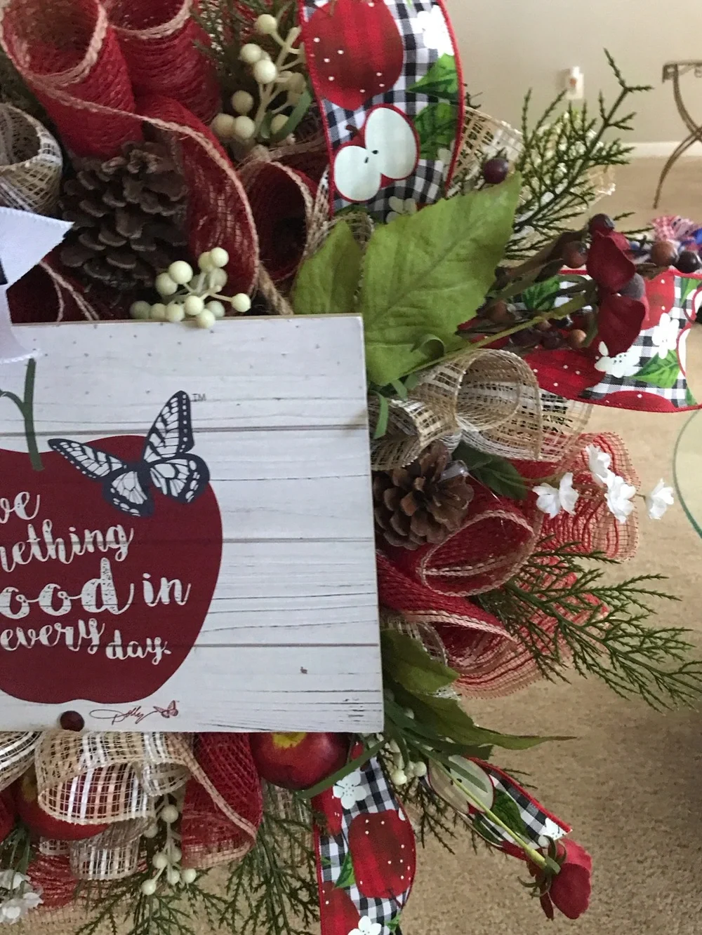 Dollcake Red, White,Green & Apple Everyday Wreath